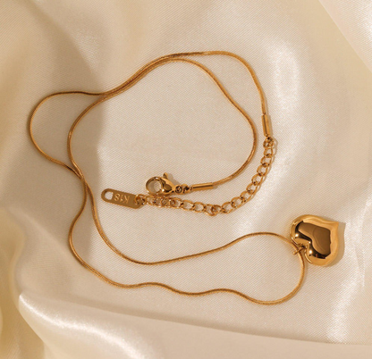 Simple heart necklace