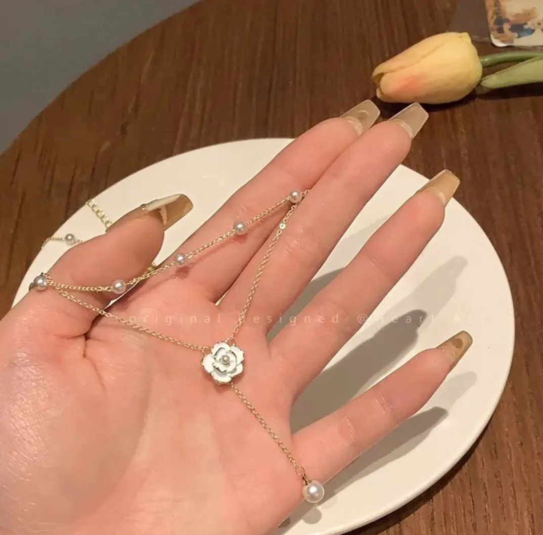 White flower long necklace