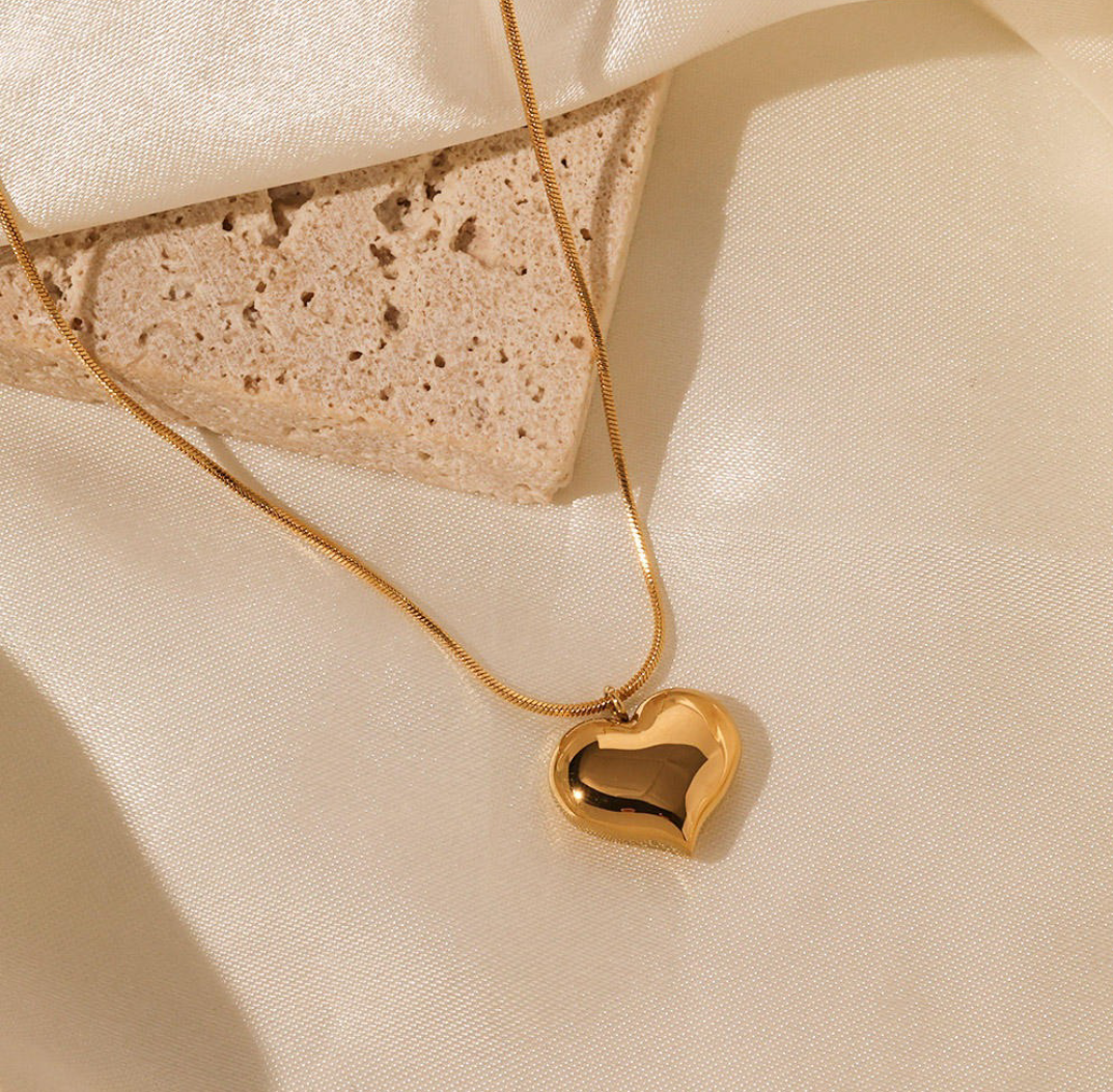 Simple heart necklace