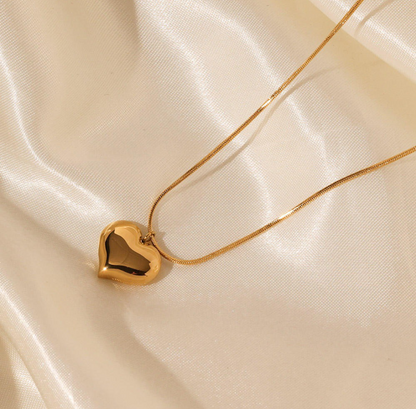 Simple heart necklace